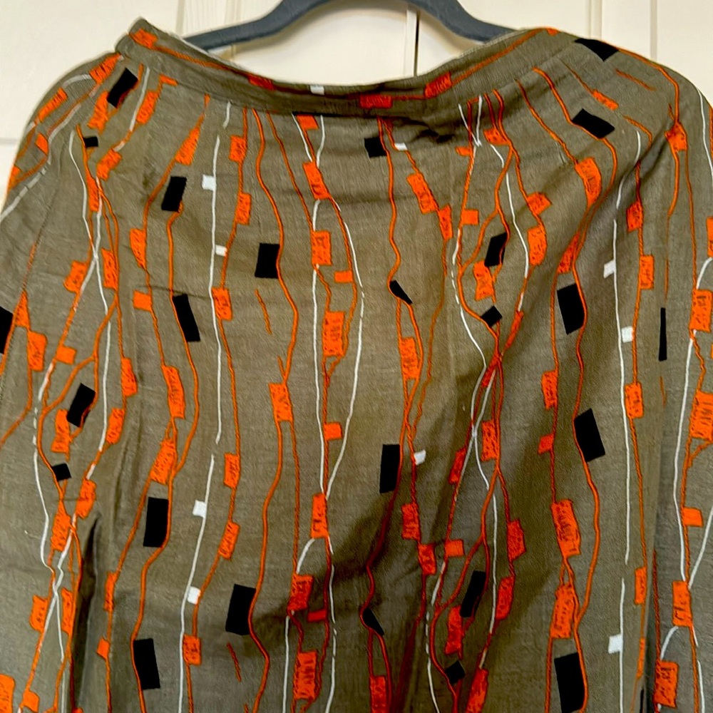 Skirt MIDI, Slim cut with slits on both sides very chic contemporary print